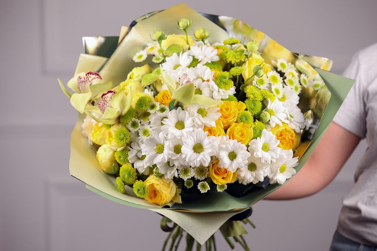 closeup-shot-of-a-flower-bouqet-in-flower-shop.jpg
